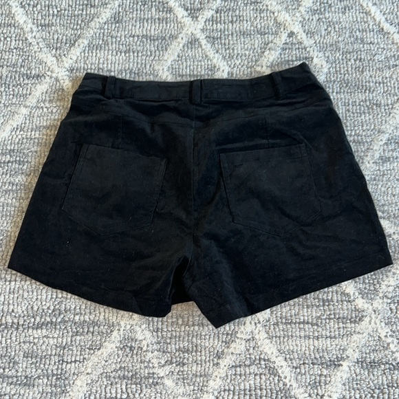 Women’s black soft shorts - Picture 2 of 7
